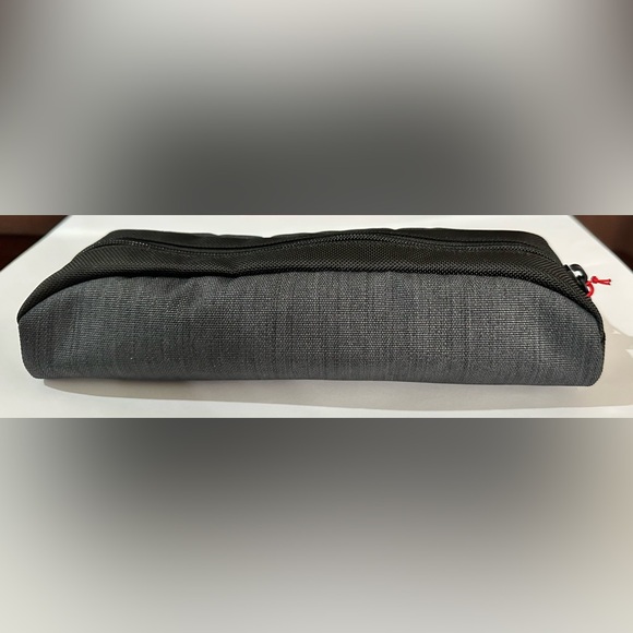 NWT Tumi Travel Accessory Zipper Cord Pouch Bag in Charcoal Gray with Black - Picture 2 of 3